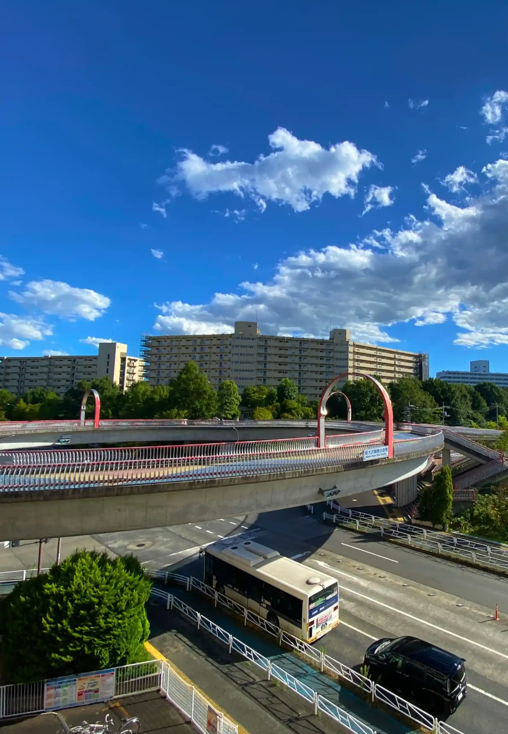 南大沢輪舞歩道橋と夕焼け